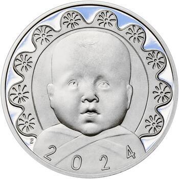 2024 Medailon k narození dítěte - miminko v peřince, Stříbrný medailon k narození dítěte s peřinkou 2024 - 28 mm - 1